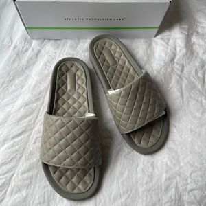 APL Women's Lusso Slide - Tundra NEW!